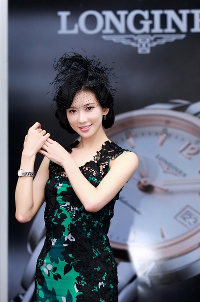浪琴表全球优雅大使林志玲小姐佩戴全新索伊米亚系列腕表走秀，优雅至极
