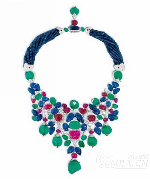 合肥珠宝展刮起彩色宝石风 价值500万红蓝宝石项链明亮相