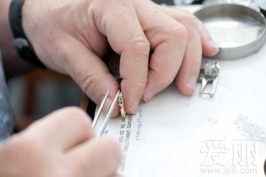珠宝镶嵌工艺大揭秘 最安全钻石镶嵌法