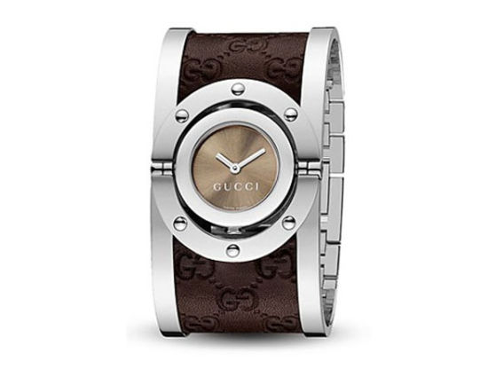 古驰“Twirl”系列宽版翻转不锈钢奢华腕表，售价895美元。