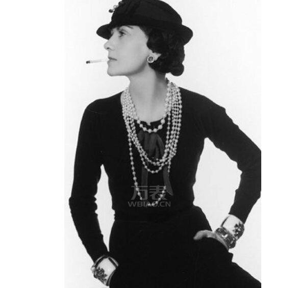 香奈儿小黑裙，Chanel永远都是焦点散发聪慧与品味