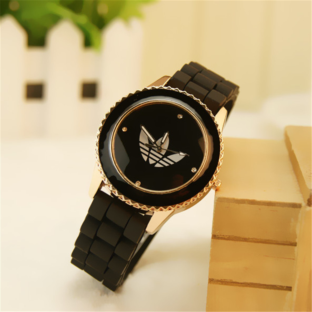 三叶草手表价格，奢华耀眼腕间尽显