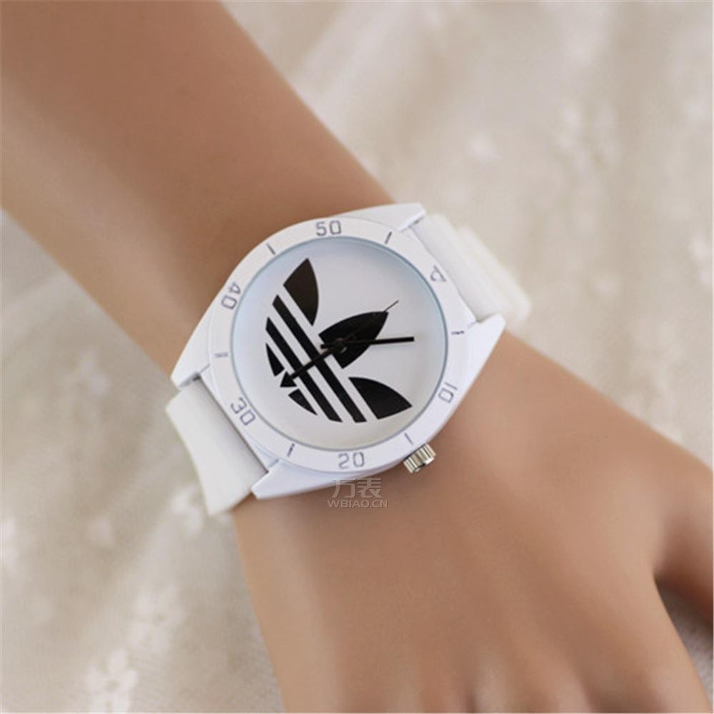 三叶草手表价格，奢华耀眼腕间尽显