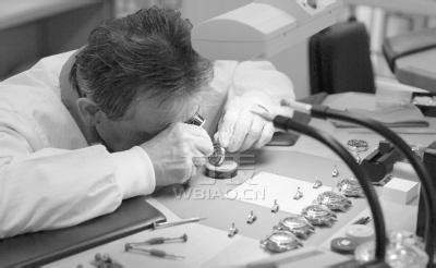 以亲民价格走高端路线,劳士顿女士手表价格狂潮