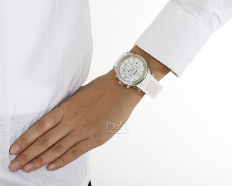 制表界的新宠:陶瓷表链手表,优雅精致典范