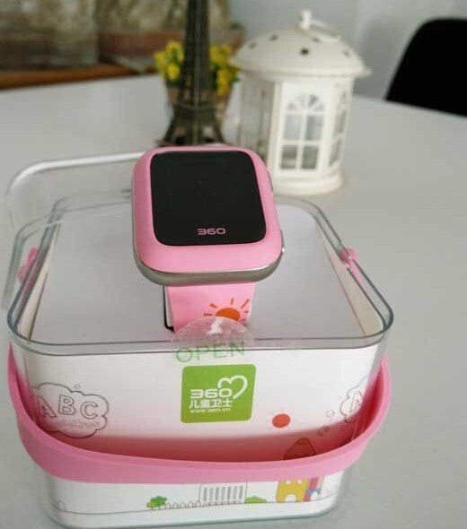 360儿童卫士智能手表3是给孩子系上安全带：可与家长通话的腕式手机