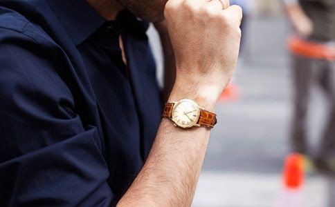 男人买腕表必看的六方面 经典皮革表带腕表