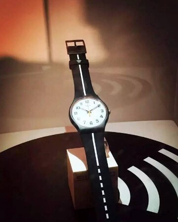斯沃琪表推出首款具有移动支付功能的腕表Swatch Bellamy