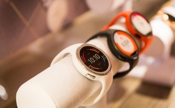 Moto 360 sport版智能手表本月起正式开卖