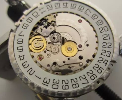 凌晨调手表日期会损坏表芯吗—晚上可以调表吗？