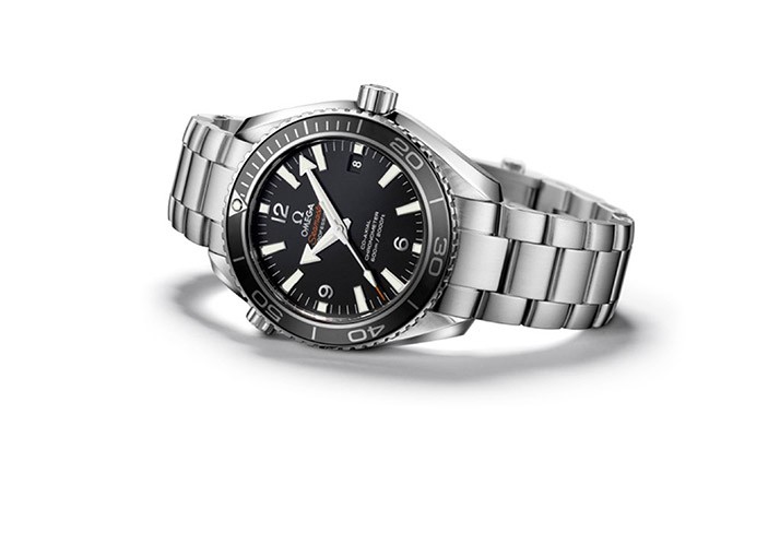 最新007电影中邦德戴的是哪款手表？