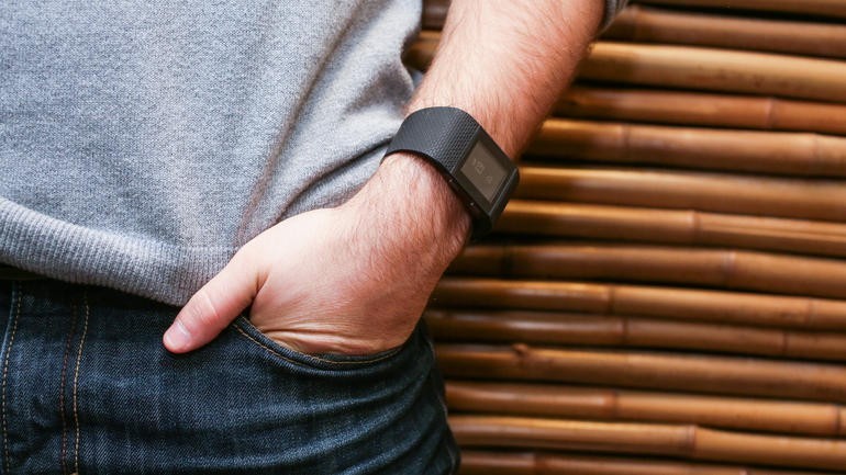 Fitbit Surge智能手表赏析，续航能力可达5天