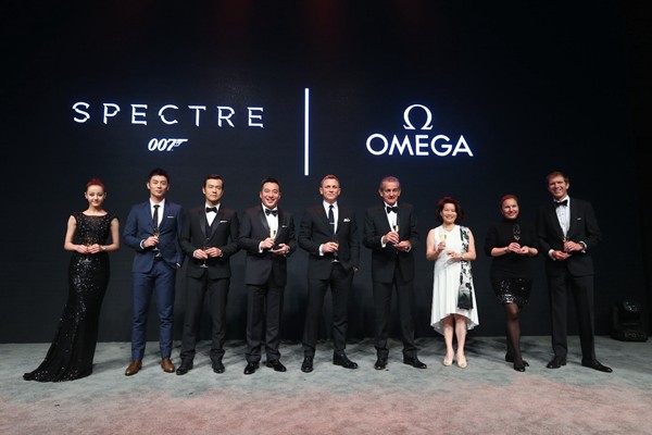 欧米茄携手丹尼尔克雷格 庆祝《007:幽灵党》上映 并推出007限量版腕表