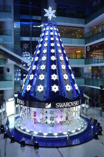 2015施华洛世奇“璀璨圣诞树”亮灯仪式带到了北京西单大悦城