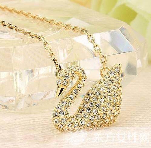 2016施华洛世奇饰品 高雅的天鹅吊坠简直太美啦