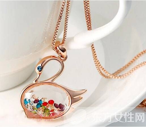 2016施华洛世奇饰品 高雅的天鹅吊坠简直太美啦