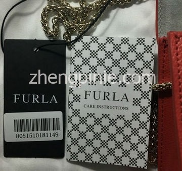 正品Furla芙拉包的黑色吊牌和保养卡