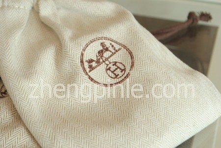 假的Hermes腰带防尘袋图案印刷模糊