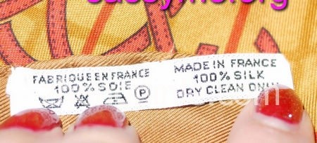 爱马仕Hermes丝巾的白色洗标