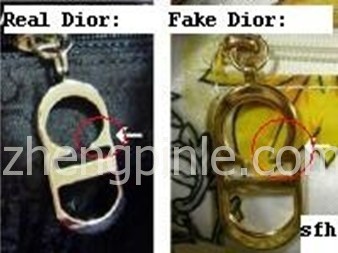 真假dior包的拉链对比图