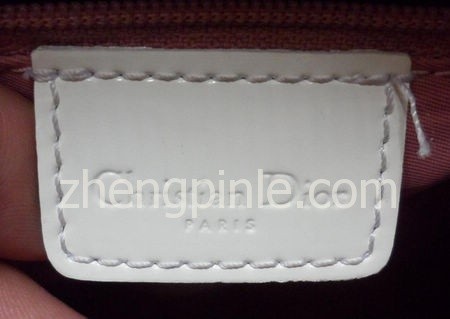 Girly Dior少女包的内标签正面