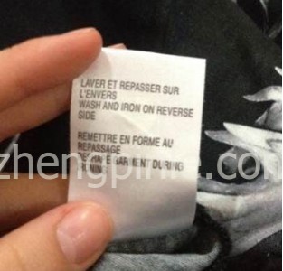 正品纪梵希Givenchy服装水洗标背面