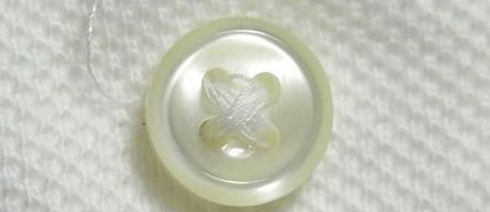 正品polo贝壳纽扣 天然泛贝壳扣,外黄里白,光泽饱满,色泽清晰。