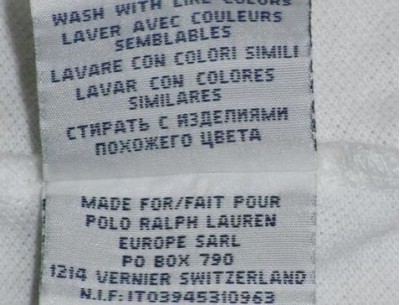 POLO水洗标字体是绣出来的,摸上去很有凹凸感,就连盲人都能感觉到的,互相摩擦便沙沙作响