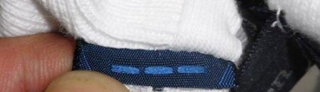 三条蓝色荧光线,则是领标锁边线