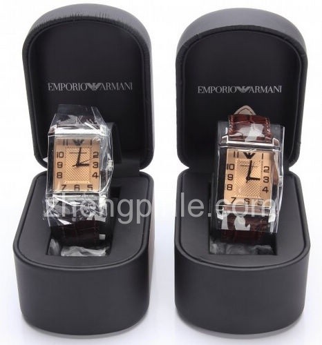 真假ARMANI手表的内包装盒内里印刷及尺寸对比