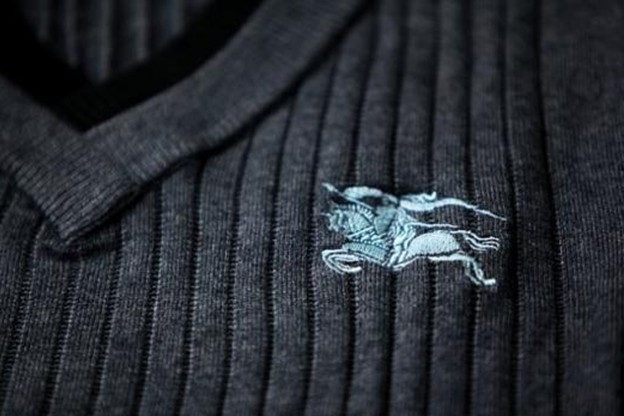 BURBERRY精致的马标