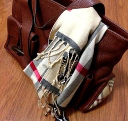 BURBERRY围巾及手袋