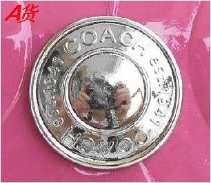 A货的金属按扣上的文字