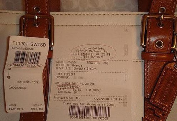 吊牌序列号,8848 3035 8995(其与手袋序列号完全吻合)